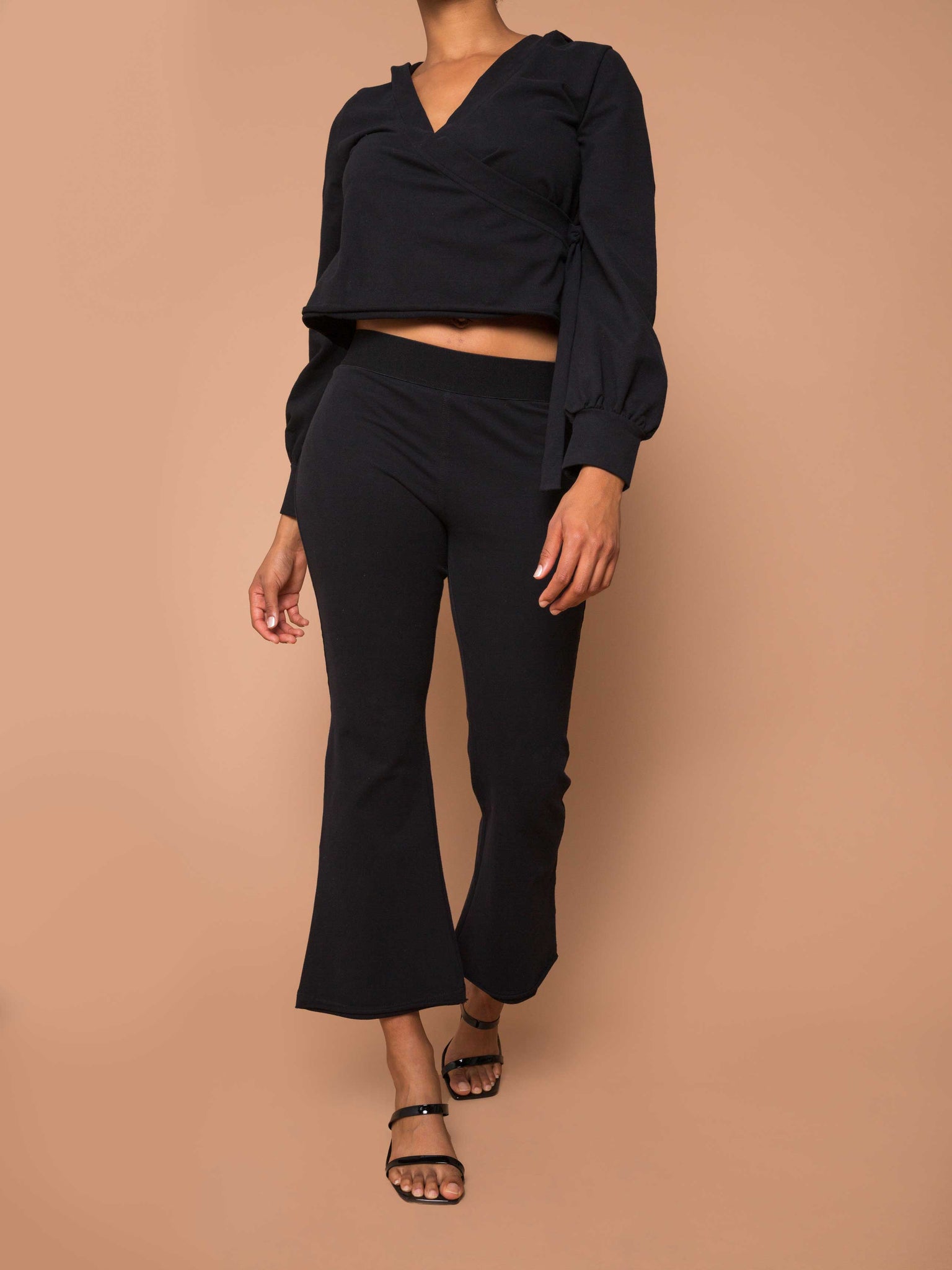 Pieces cropped kick flare pants in black
